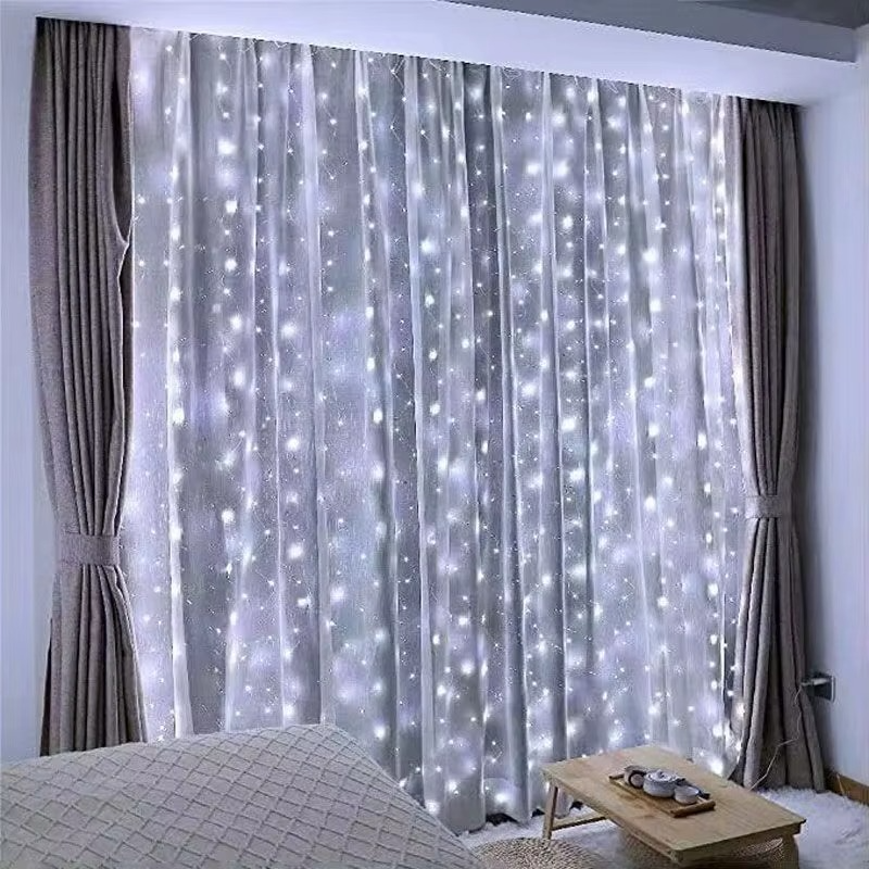 „Perdea de Lumină LED 3x3m – 300 LED-uri, 8 Moduri de Iluminare - diverse culori