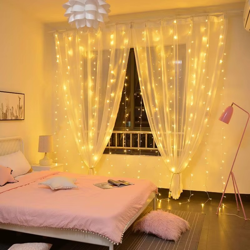 „Perdea de Lumină LED 3x3m – 300 LED-uri, 8 Moduri de Iluminare - diverse culori