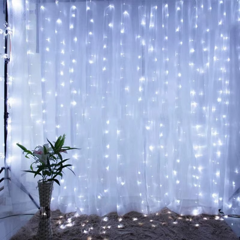 „Perdea de Lumină LED 3x3m – 300 LED-uri, 8 Moduri de Iluminare - diverse culori
